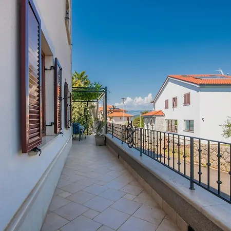 Josip Apartment *