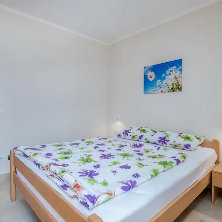 Josip Apartment *