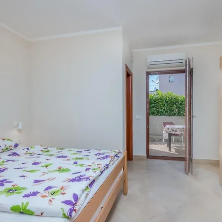 Apartment Josip